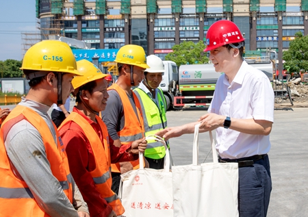 JT20220920省總工會(huì)慰問(wèn)01_副本.jpg JT20220920省總工會(huì)慰問(wèn)01_副本.jpg